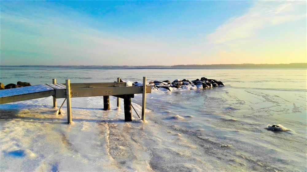Vinter ved Husodde Strand - is på vandet
